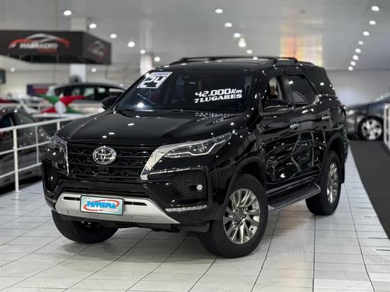 TOYOTA HILUX 2.8 D-4D TURBO DIESEL CD SRX 4X4 AUTOMÁTICO TOYOTA HILUX 2.8 D-4D TURBO DIESEL CD SRX 4X4 AUTOMÁTICO